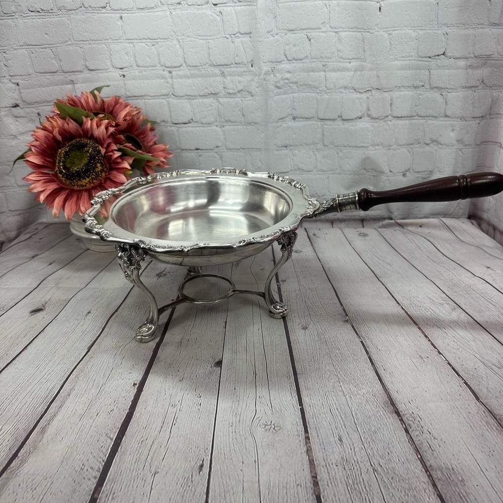 vintage Gorham Silverplate Heritage chaffing Dish with stand YH347